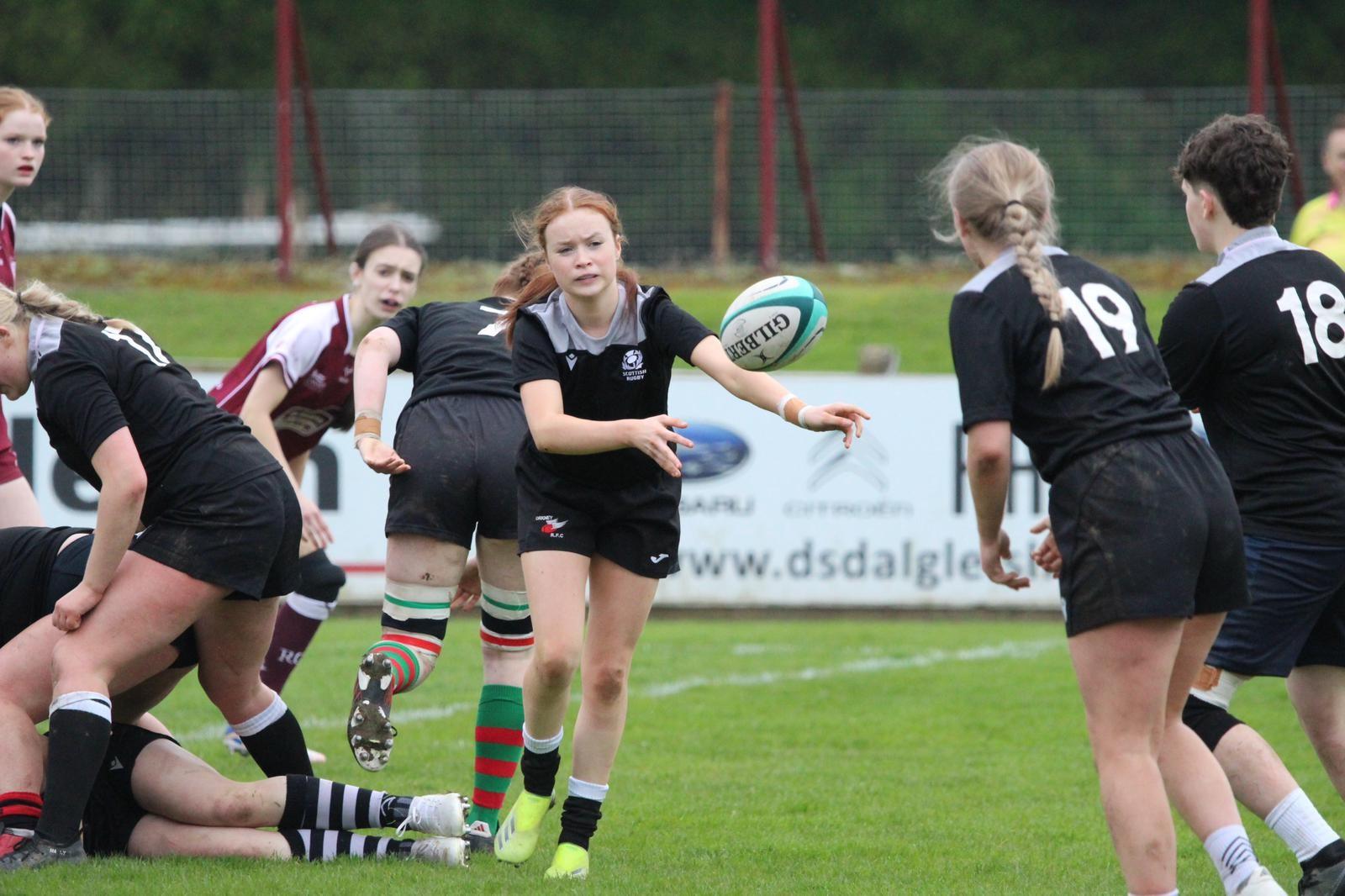 Cailynn Williamson playing rugby