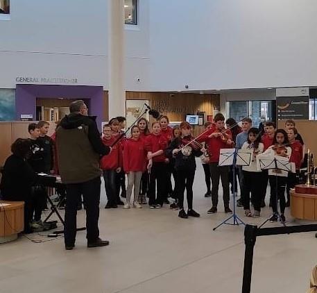 Pupils’ perform carols for Radio Orkney